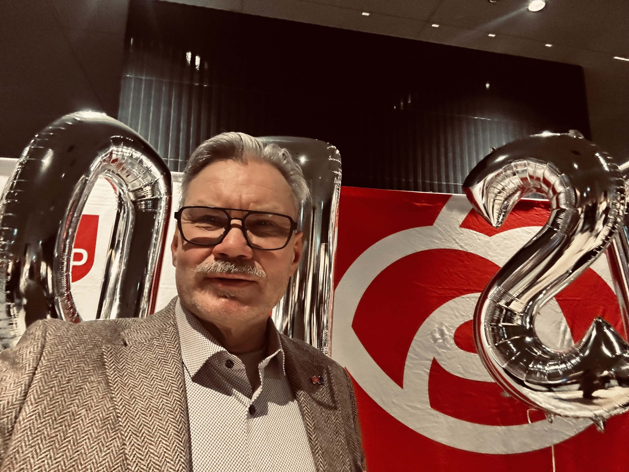 Antti Aliklaavu - Numero 7 - Puolueäänestyksessä